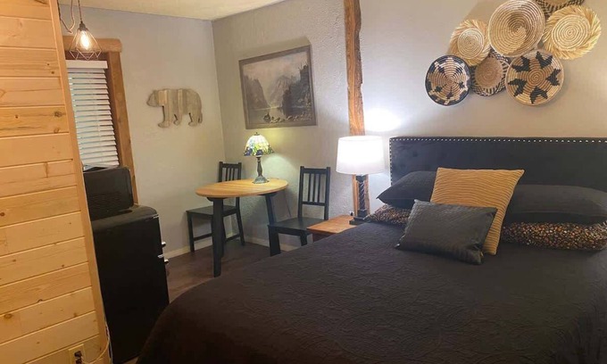 Forks Apartamento | Pocahontas Lodge Room near Olympic National Park