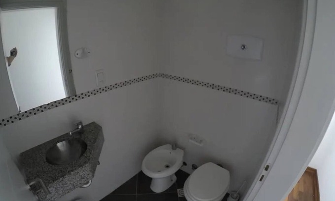 Pocitos Apartamento | Pocitos Beach with full services (supermarket, restaurants) nearby.