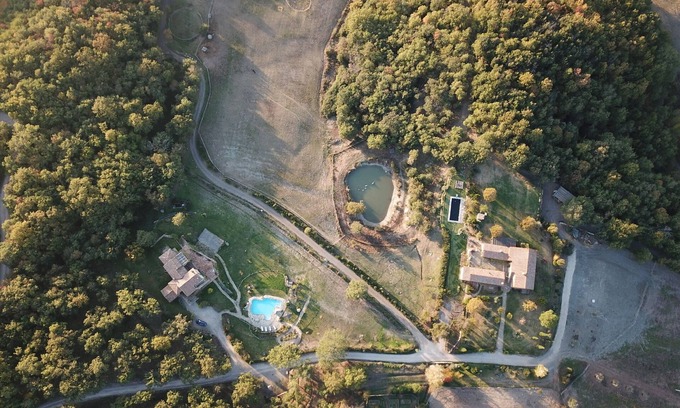 Castiglione d'Orcia Casa | Podere Vignalunga es propiedad de 48 hectáreas con 2 villas principales más 2 anexos