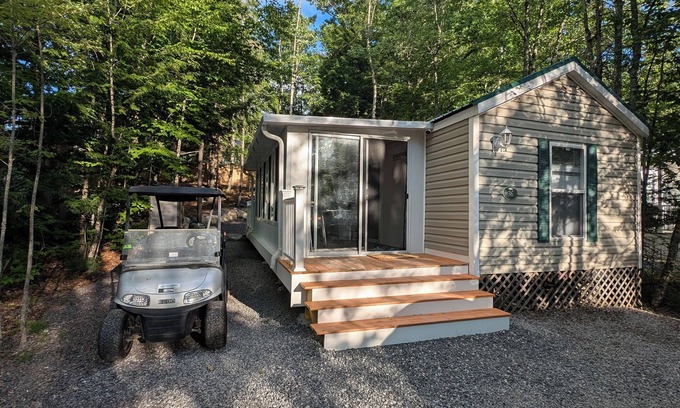 Brunswick Cabina | Point Sebago Resort - Cottage Rental close to the Beach and Amenities!
