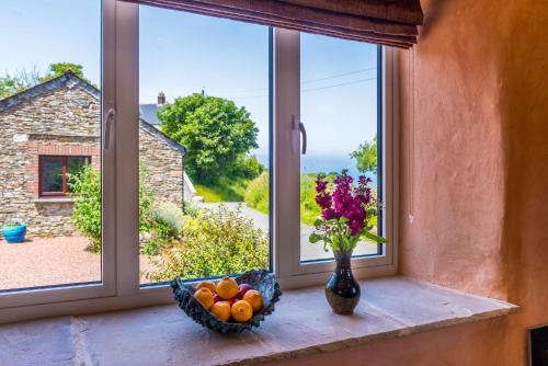 Boscastle Apartamento | Polrunny Farm sea view Blueberry Cottage with log burner