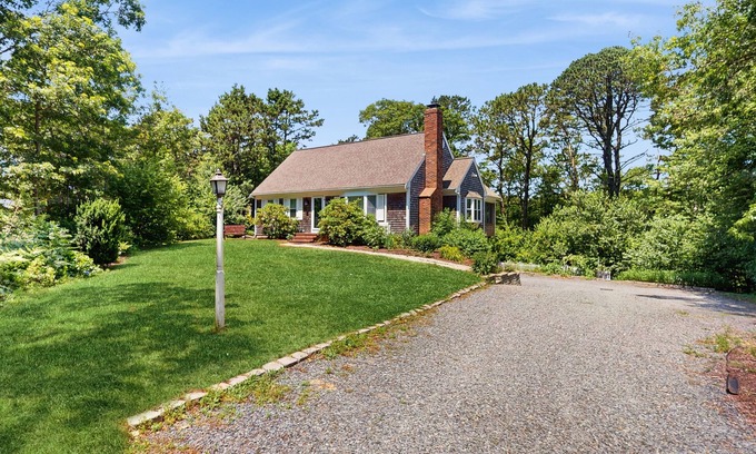 South Dennis Casa | Pond view home w/ AC, sunroom, kayak & near town and beaches