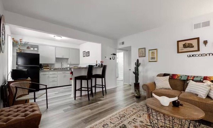 St. Joseph Casa | Pony Express 1BR - Pets OK + Laundry - Blue Door