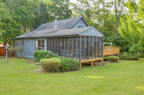 The Woods Casa | Pool Access Peaceful Cabin in The Woods Resort!