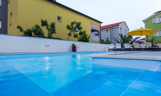 Zrce Casa | Pool Apartments Lucky Luke