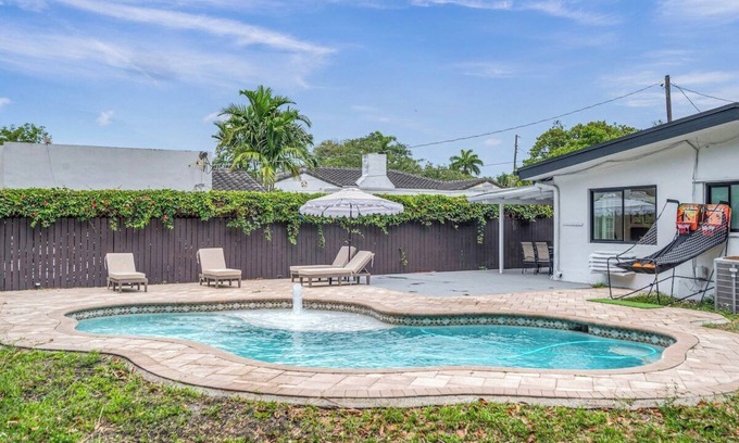 Biscayne Park Casa | POOL & BBQ with the family