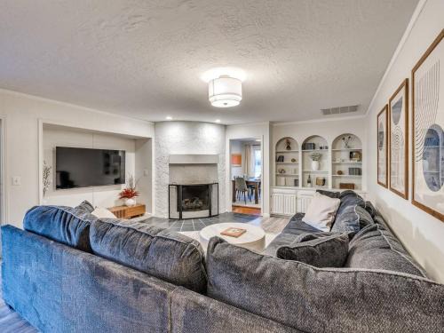 South Tulsa Casa | Pool Game Room Fireplace Single Story