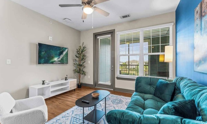 Florida Central Atlantic Coast Apartamento | Pool, Gym, Near Parks | King Bed | Pet-Friendly