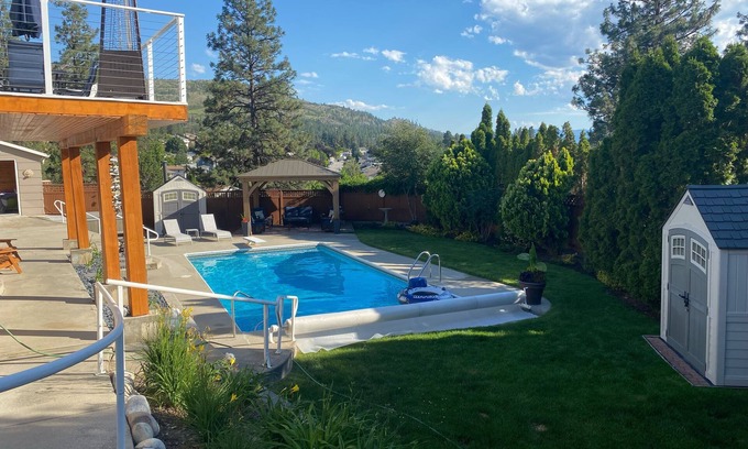 Okanagan-Similkameen Casa | Piscina, jacuzzi y vistas a la montaña, relajarse y disfrutar Living The Dream Okanagan