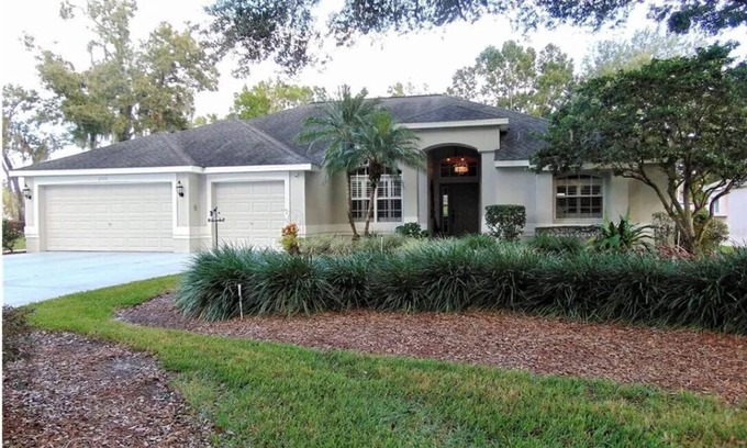 Plant City Casa | Pool House in Gated Community Close to TIA, Beaches, and Major Shopping King bed