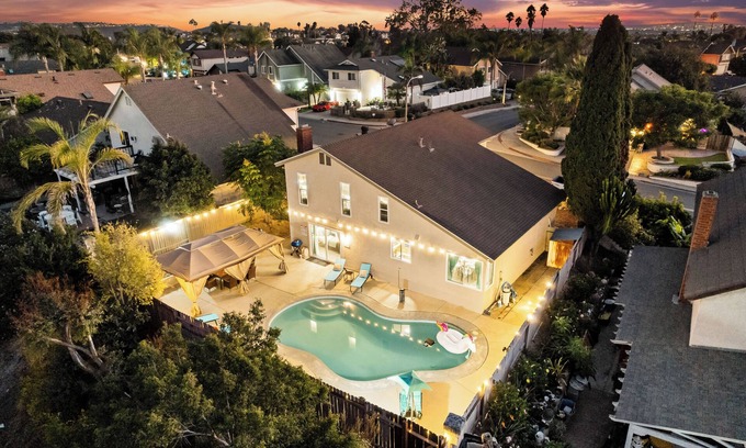 Rancho Penasquitos Casa | Pool, King Bed, 2 Living Room, Gate Yard in Rancho