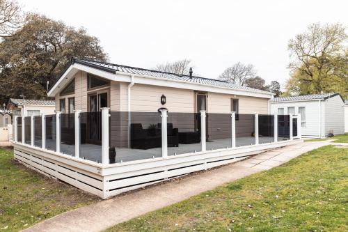 Mudeford Casa | Pool Lodge
