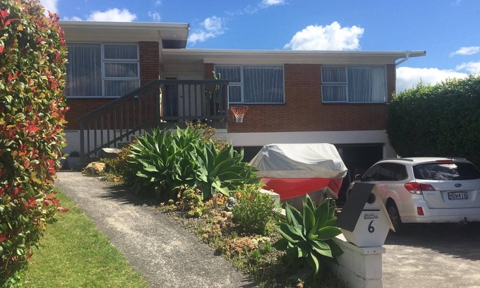 Tauranga Casa | Pool, sky tv, darts. A great place for families! Not a party house…