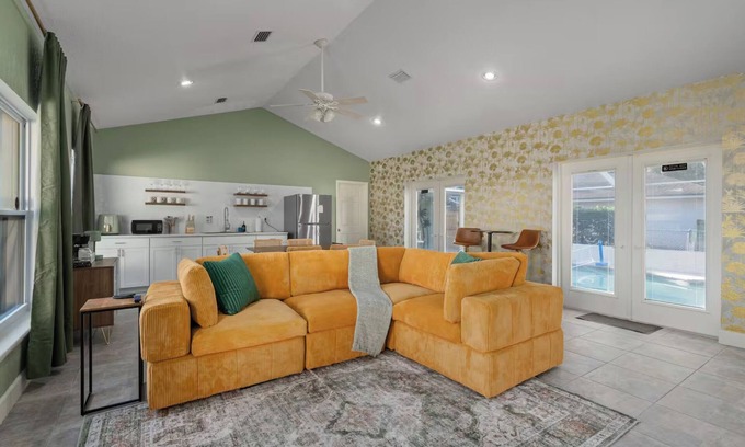 Auburndale Casa | Pool + Sleeps 8 + 30mil to Legoland