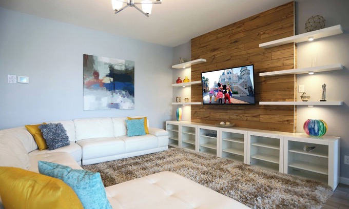 Kissimmee Villa | Pool Villa, Game Room, Theater, 20 Minutes to Disney, Great Pool Heat