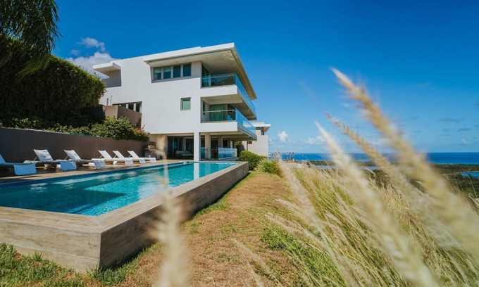 Cabezas Casa | Pool, Walk out Patio Area w/ Kitchen,Great for Families,WIFI, Large Villa, Close to Seven Seas Beach