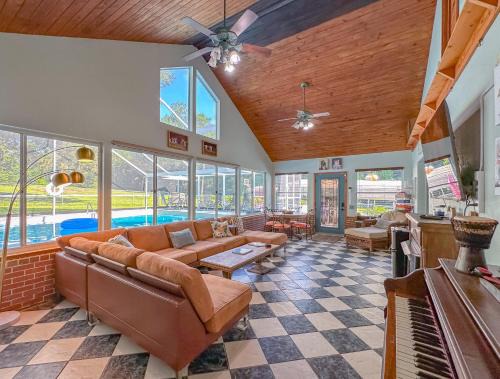 Tallahassee Casa | Poolhot Tub Sleeps 16 Game-filled Fun
