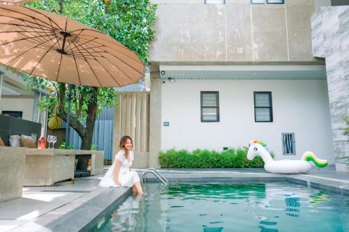 Bacolod Apartamento | Poolside room for 2 pax with breakfast