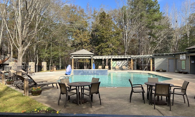 Pine Mountain Villa | Poolside Villa Near Callaway