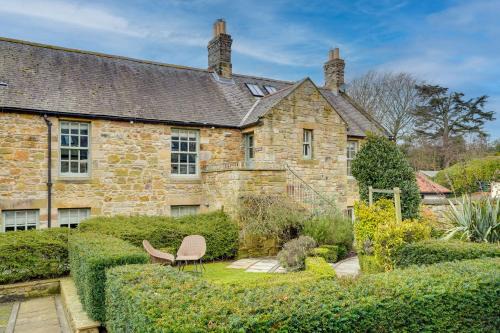 Alnmouth Casa | Pope Lodge: Stunning Stone Coach House Conversion