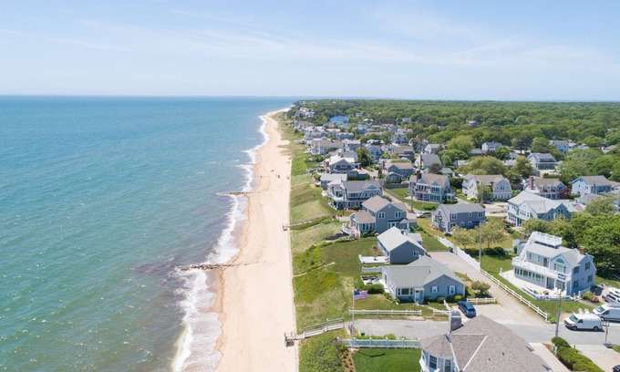 Popponesset Cabaña | Popponesset-Beach Cottage, 2 bedrooms, 1.5 baths, outdoor shower