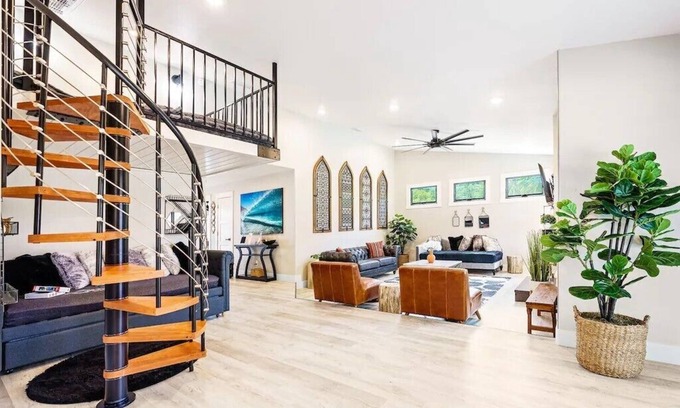 Spinnaker Hill Casa | Poppy Cottage with Spa, Modern Luxury