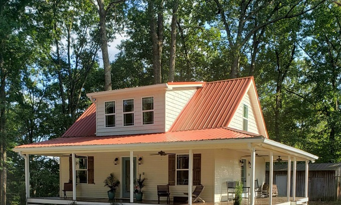 Sumner County Casa | Porchland Cottage -PRACTICALLY NEW HOUSE with Countryside view -pet friendly