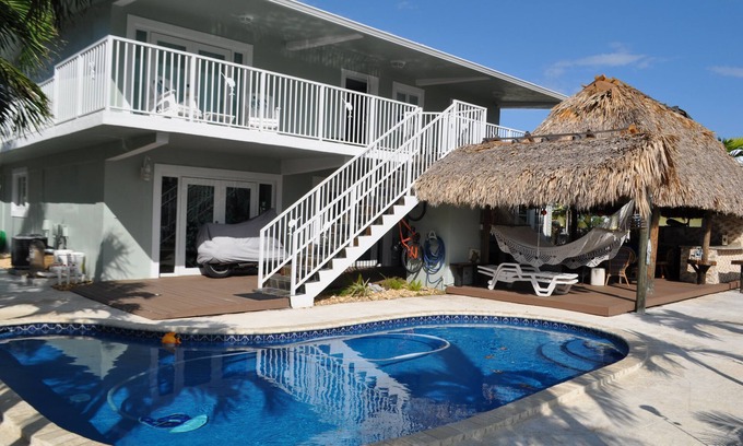 Key Largo Casa | Port Largo, Key Largo frente al agua 2 camas 2. 5 mal con piscina, cenador y rampa para botes.