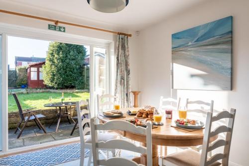 Penarth Casa | Port View House 3-Bedroom Self Catering Family Home with Garden Near Cardiff
