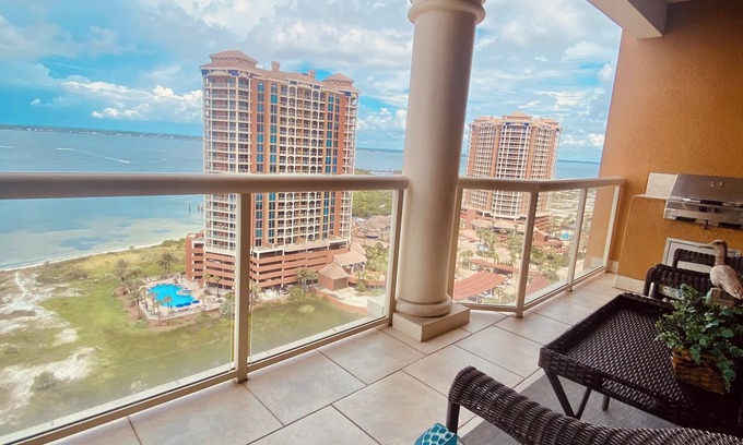 Pensacola Beach Complejo | Portofino Pensacola Beach Paradise 2 bedroom 2 1/2 bath dolphin view room