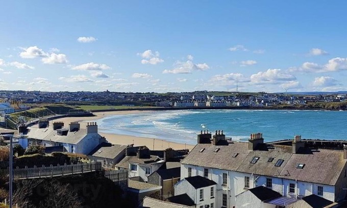 Portrush Apartamento | Portrush Penthouse Stunning Harbour & Atlantic Views