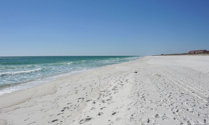 Deluna Point Casa | Portside S "beauty And The Beach" 3 Bedroom Townhouse by RedAwning