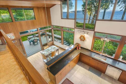 Port Gamble Casa | Poulsbo Waterfront Lodge with Game Room Library