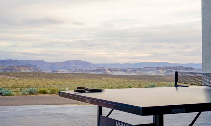 Greenehaven Casa | Powell Paradise: Desert Horizon Retreat w/Lake VIEWS, boat parking, sleeps 15!