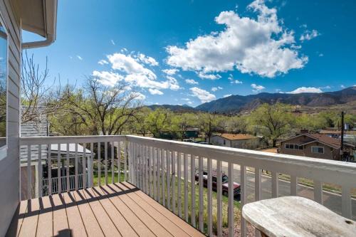 Colorado Springs Casa | Power Haus Scenic Escape w Gym & Outdoor BBQ