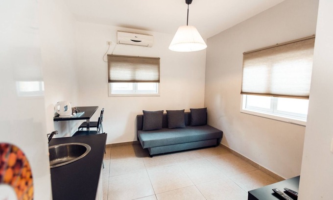 Netanya Apartamento | Practical Kikar Netanya Apartment