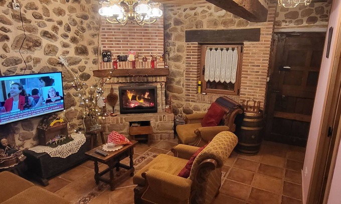 San Martin de Valdetuejar Casa | Preciosa casa con Barbacoa chimenea y piscina
