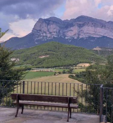 El Pueyo de Araguás Apartamento | Preciosas Vistas a La Montaña, Luminoso y Acogedor
