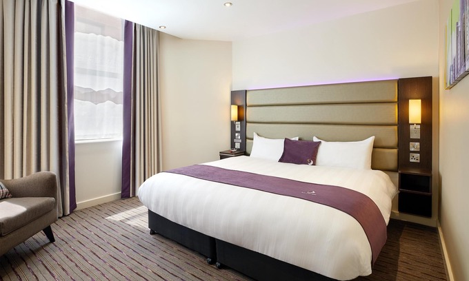 Kingswinford Hotel | Premier Inn Dudley - Kingswinford