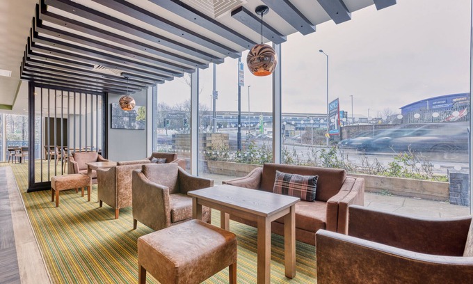 Friern Barnet Hotel | Premier Inn London New Southgate