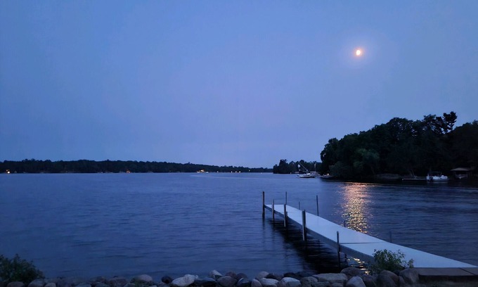 Lake Shore Casa | Premier location on Gull Lake.