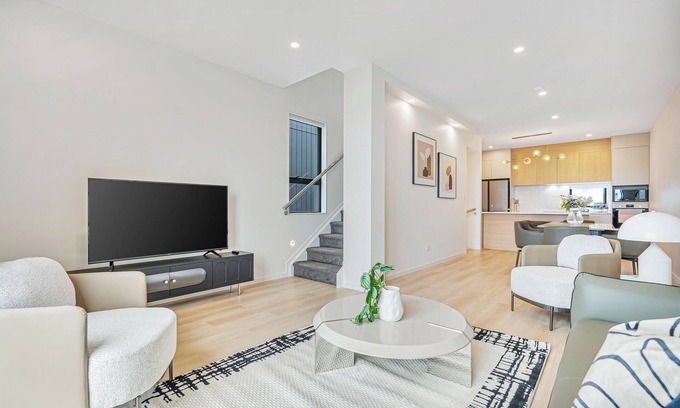 Auckland Central Business District Casa | Premier Parkview 3-Bedroom House with Garage Unit 33