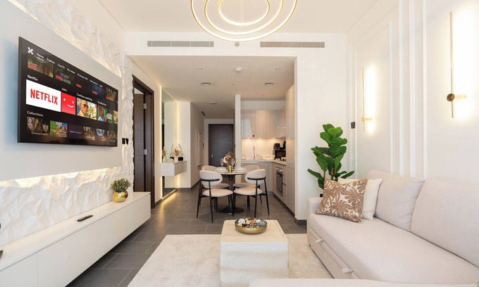 Nad Al Sheba Apartamento | Premium 1BR Oasis - City Views & Pool