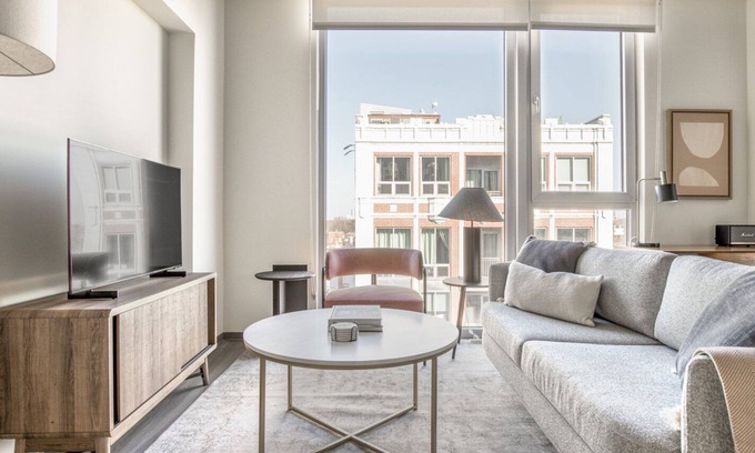 Bucktown Apartamento | Premium Bucktown 1BR w/ Lounge, Roof & Gym, nr L, by Blueground