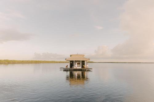 Key Largo Alquiler De Eote | Premium Floating Bungalow by Stay Ombi