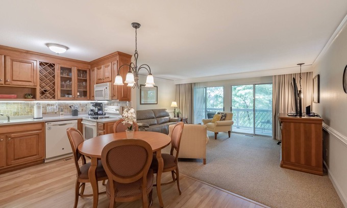 Kingsmill Condominio | Premium Lakeview 1 BR in Kingsmill Resort-Clean- Shuttle to Grand Illumination
