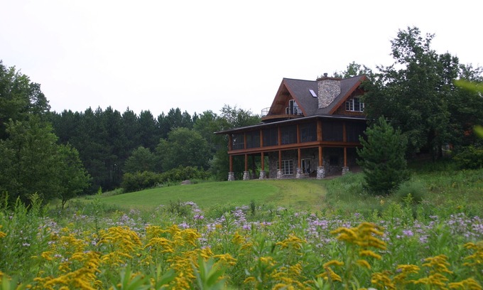 Rusk County Cabina | casa de madera de alta calidad en más de 600 acres de bosque privado con lago privado y la línea de costa