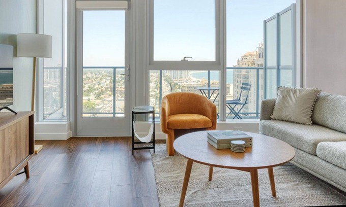 East Village Apartamento | Premium Long Beach 1BR, w/ Gym & Pool