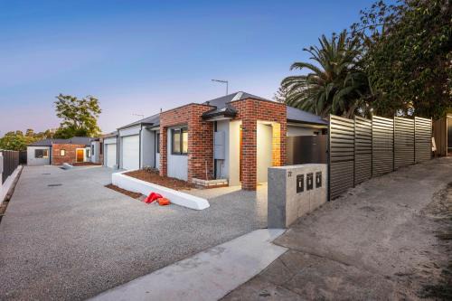 St James Casa | Premium Modern House-Walk to Curtin Uinversity-3 bedroom & 2 bathroom up for 4 People