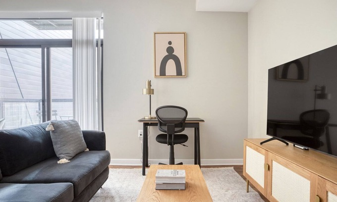 Mount Vernon Triangle Apartamento | Premium Mt Vernon 1BR, w/ Gym, W/D & Roof Deck, near Metro, by Blueground